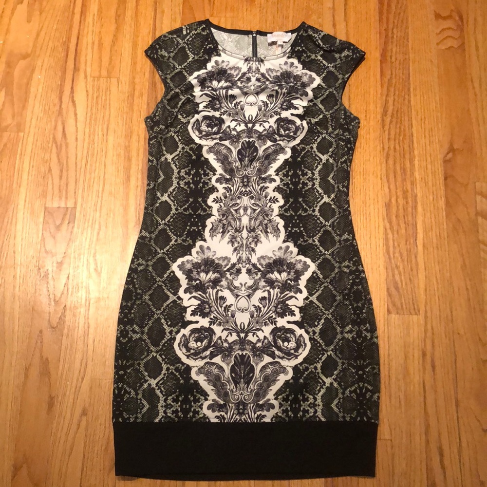 ✨SALE!✨Patterned Sheath Dress